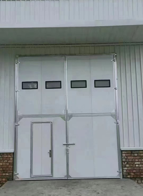 文县工业门在设备装配车间出入口的实施记录